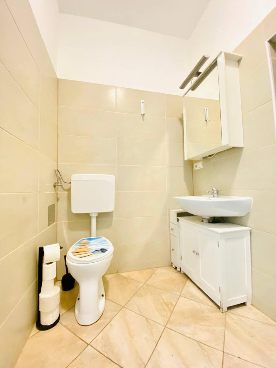 Cozy Studio Lg Apartment *